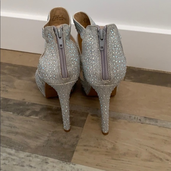 Sparkle and gem stone High heels - Picture 4 of 8